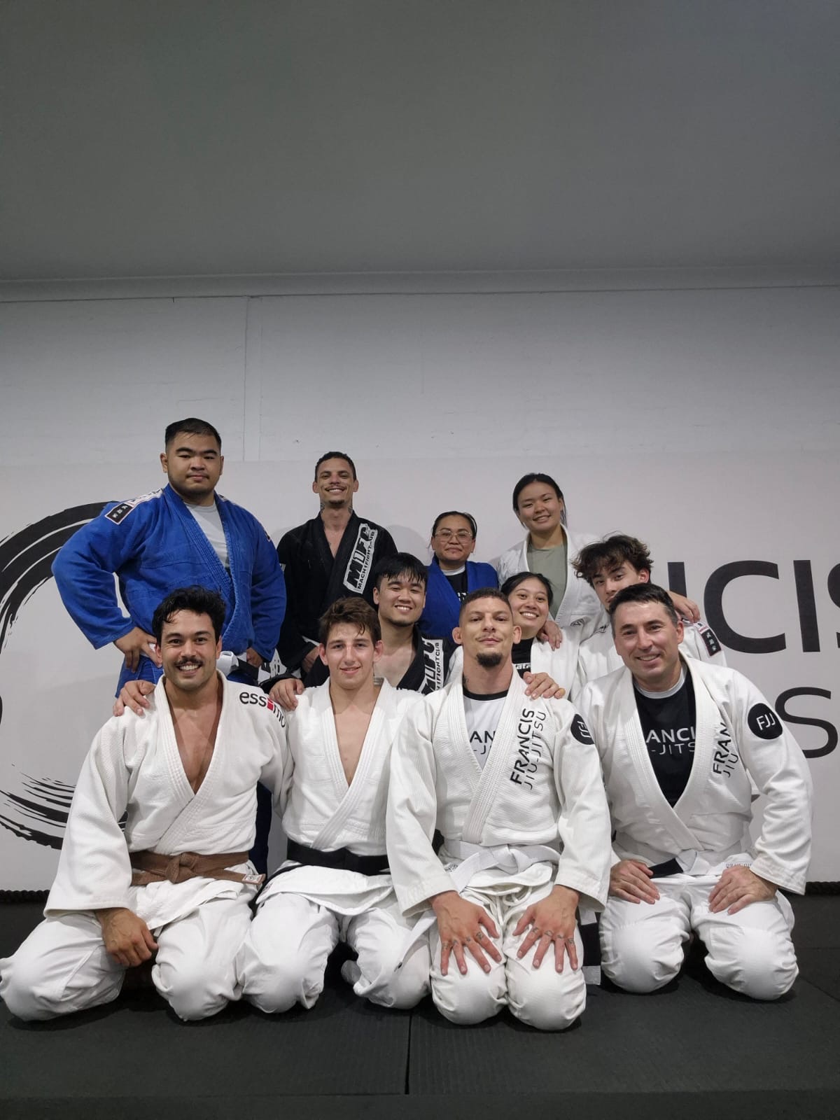 FJJ group photo in gi